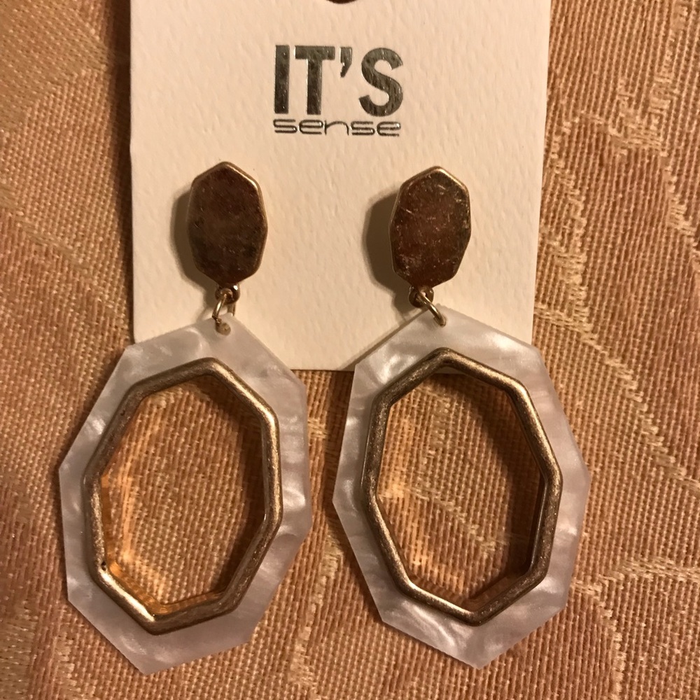 Fashion earrings. Pierced. Goldtone and tans.